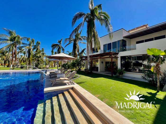 Son Vida, four bedroom villa for sale in a condominium, in Playa Diamante