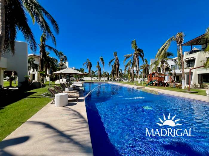 Son Vida, four bedroom villa for sale in a condominium, in Playa Diamante