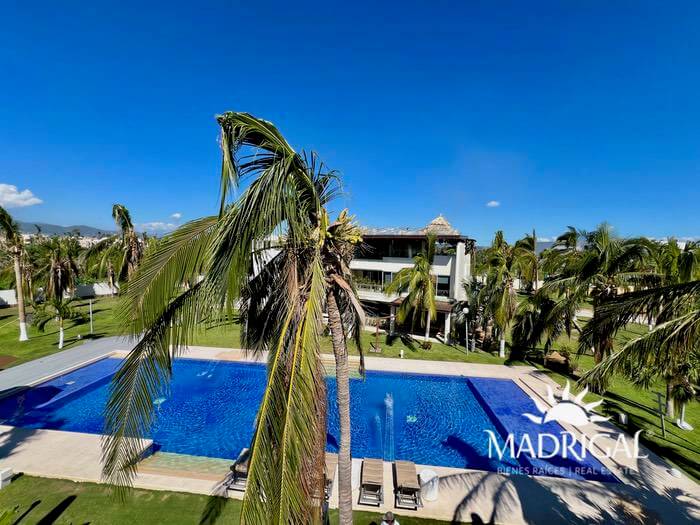 Son Vida, four bedroom villa for sale in a condominium, in Playa Diamante