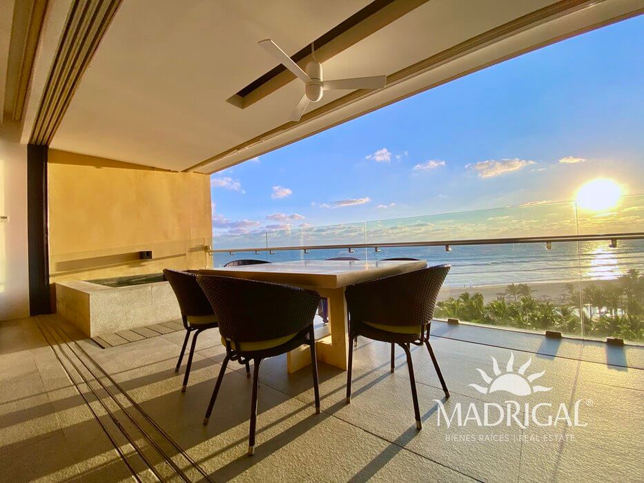 El Palmar Tres Vidas | Four bedroom apartment facing the sea