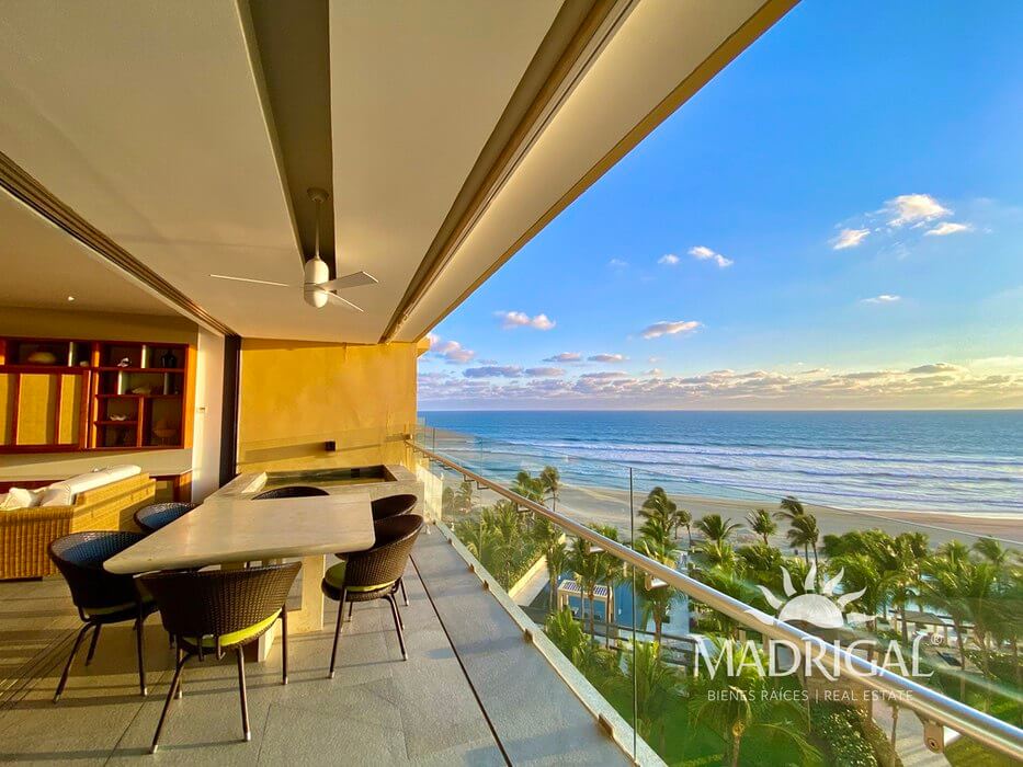 El Palmar Tres Vidas | Four bedroom apartment facing the sea