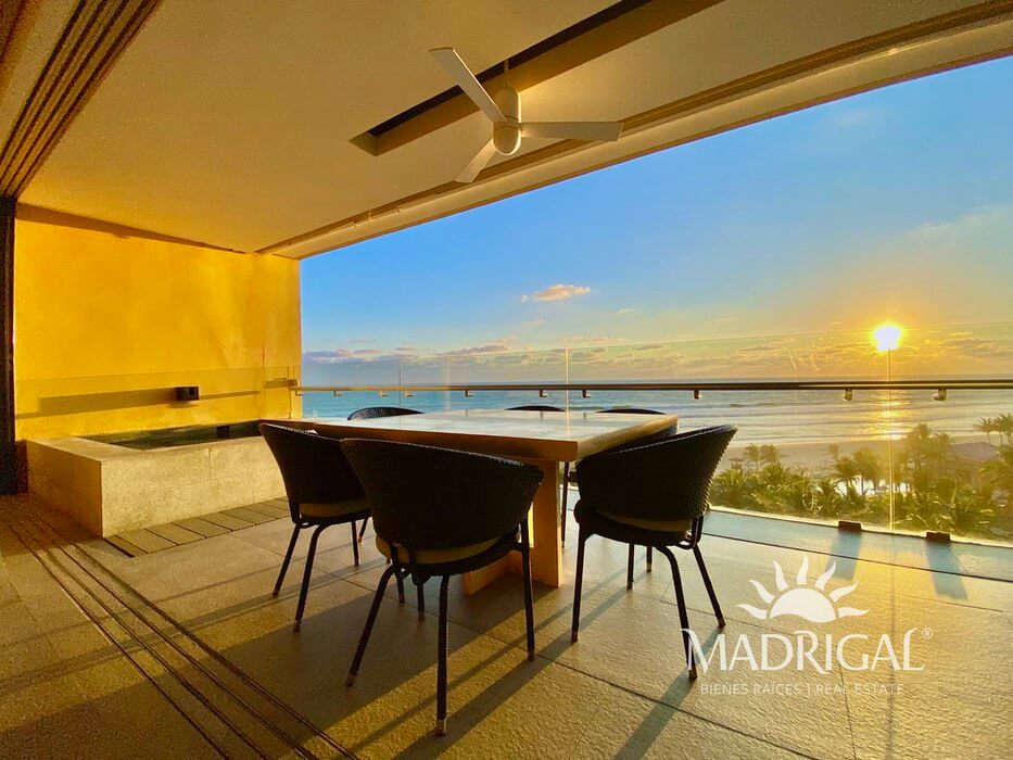 El Palmar Tres Vidas | Four bedroom apartment facing the sea