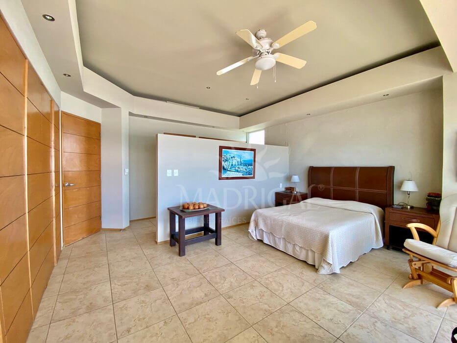 Galapagos | Beachfront apartment for sale