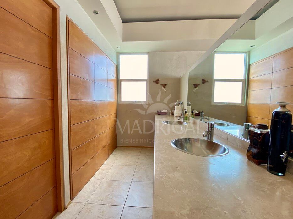 Galapagos | Beachfront apartment for sale