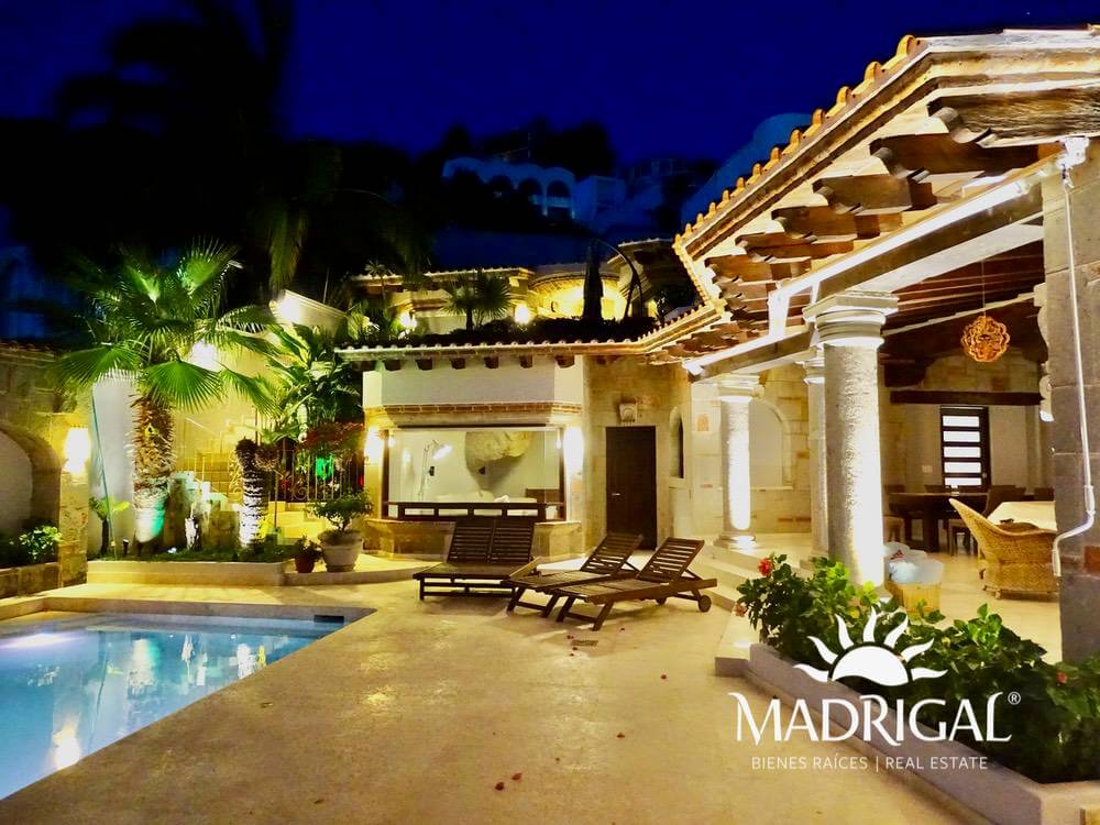 House for sale in Marina Brisas in Acapulco