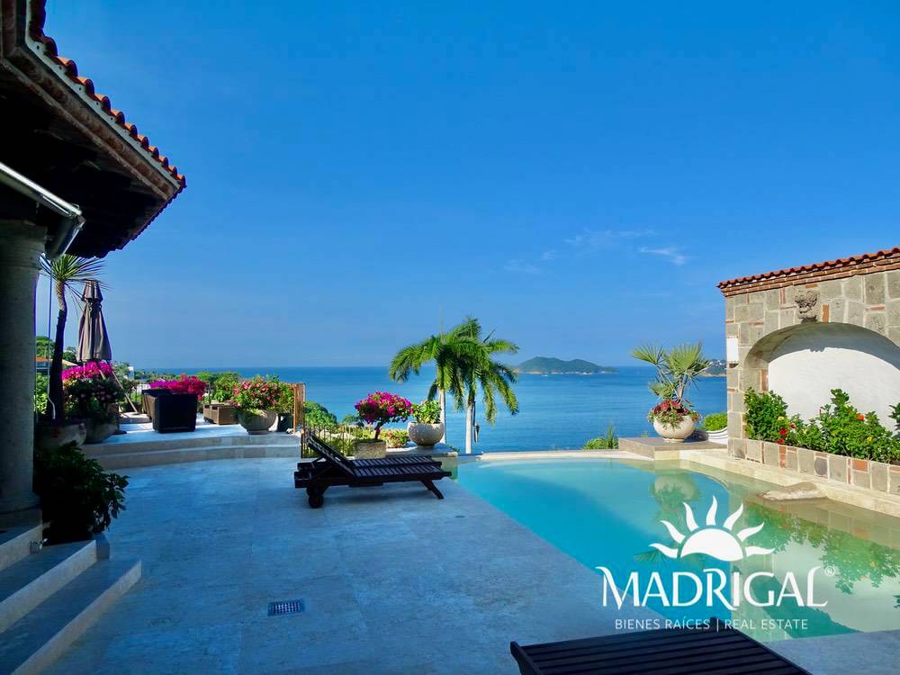 House for sale in Marina Brisas in Acapulco