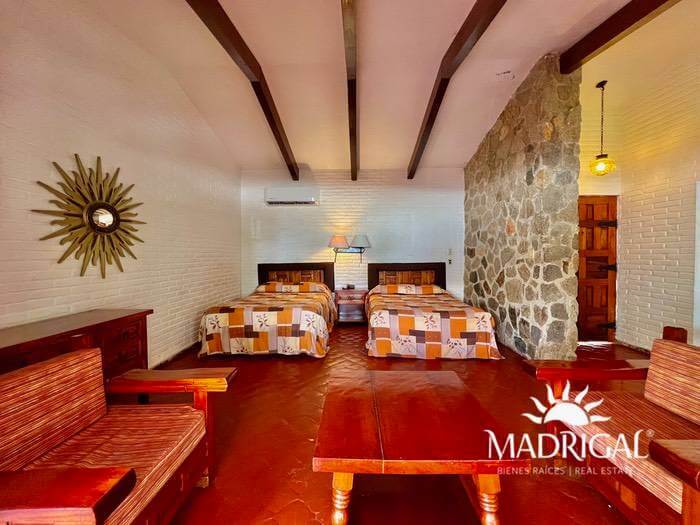 Hotel for sale in the Club Deportivo area in Acapulco