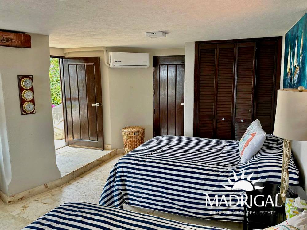 House for sale in Marina Brisas in Acapulco