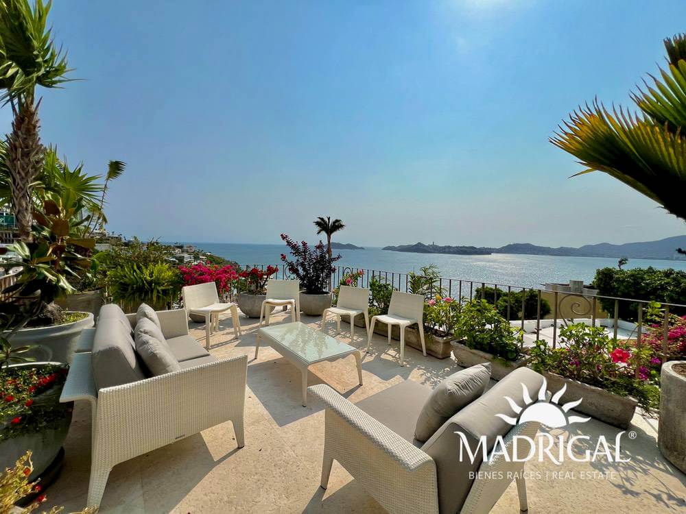 House for sale in Marina Brisas in Acapulco