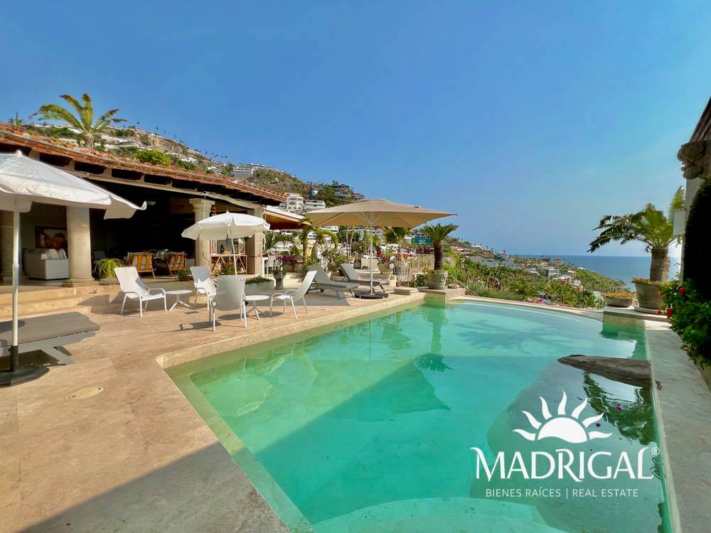 House for sale in Marina Brisas in Acapulco