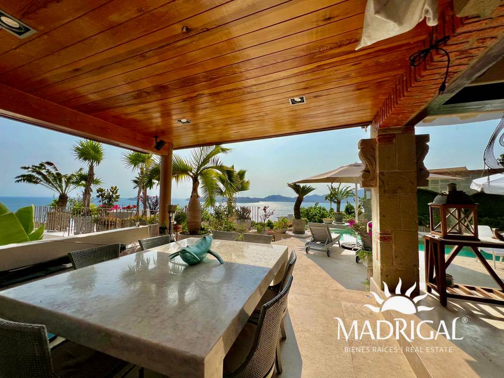 House for sale in Marina Brisas in Acapulco