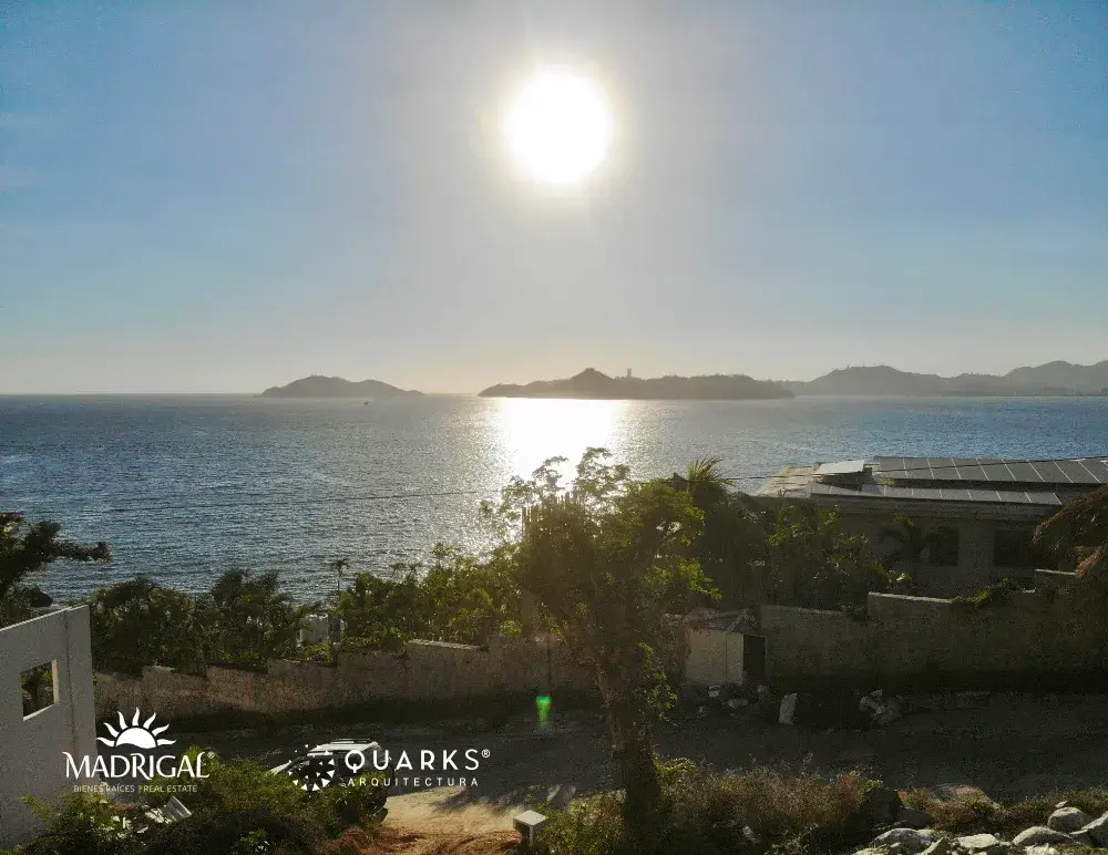 Land with Villa BAIA Project for construction a few steps from the Club de Mar de Marina