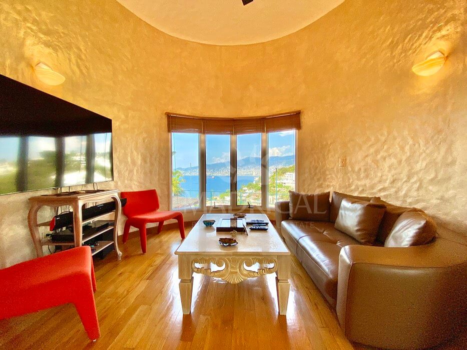 Casa en venta en Marina Brisas, con amplias áreas deportivas y vista a la bahía de Acapulco