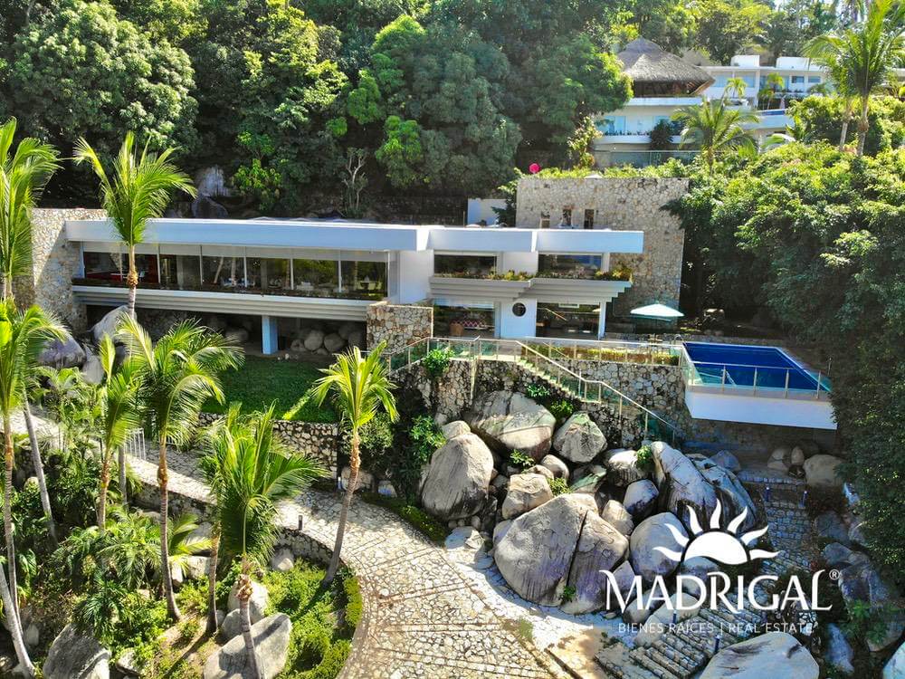 Villa en venta en las Brisas la Concha con exclusivo diseño y vista  a la bahía de Acapulco