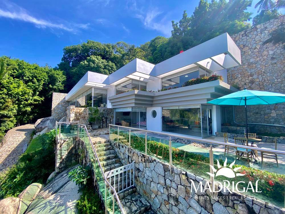 Villa en venta en las Brisas la Concha con exclusivo diseño y vista  a la bahía de Acapulco