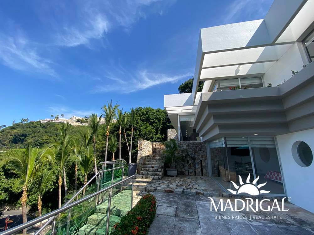 Villa for sale in Las Brisas la Concha with exclusive design and views of the bay of Acapulco