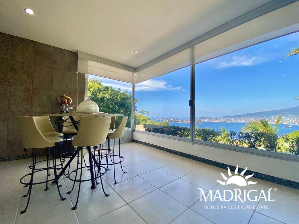 Villa for sale in Las Brisas la Concha with exclusive design and views of the bay of Acapulco