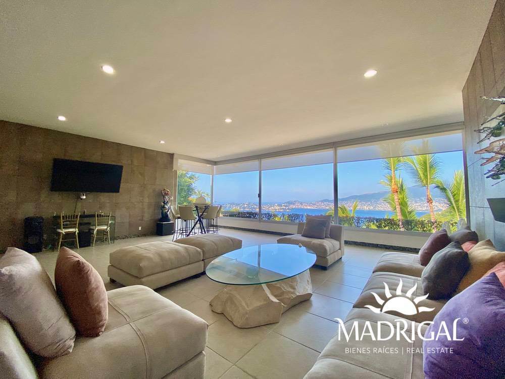 Villa for sale in Las Brisas la Concha with exclusive design and views of the bay of Acapulco