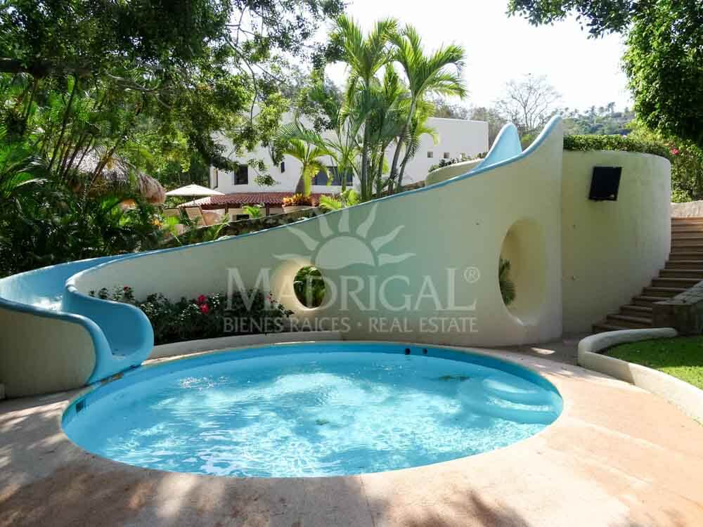 Villa en venta en las Brisas la Concha con exclusivo diseño y vista  a la bahía de Acapulco