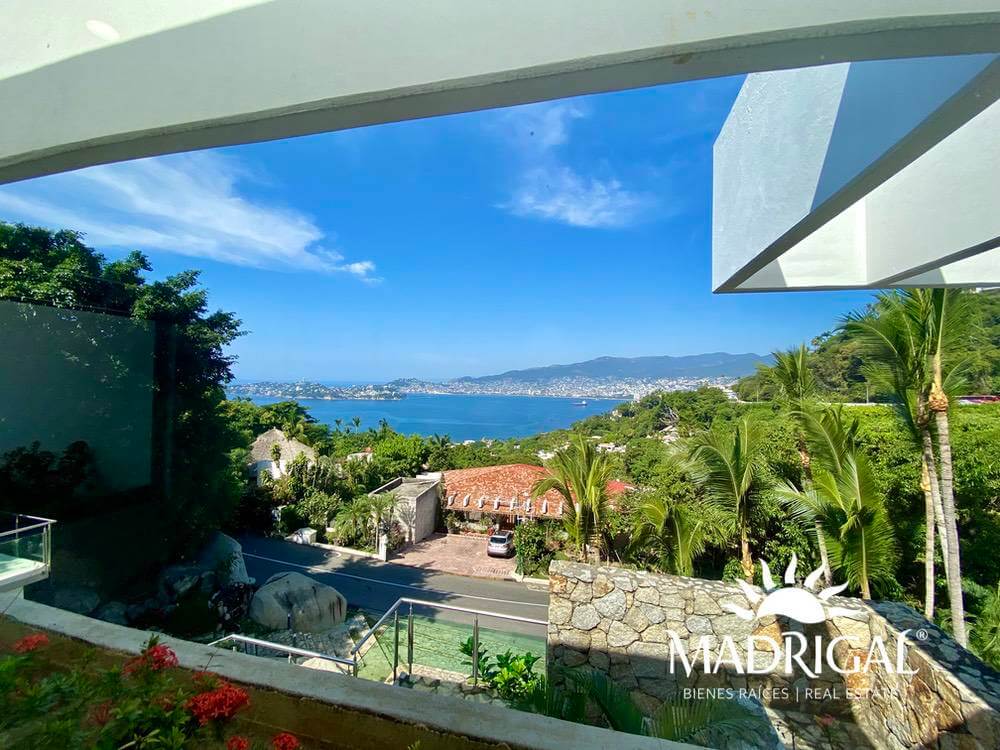 Villa en venta en las Brisas la Concha con exclusivo diseño y vista  a la bahía de Acapulco