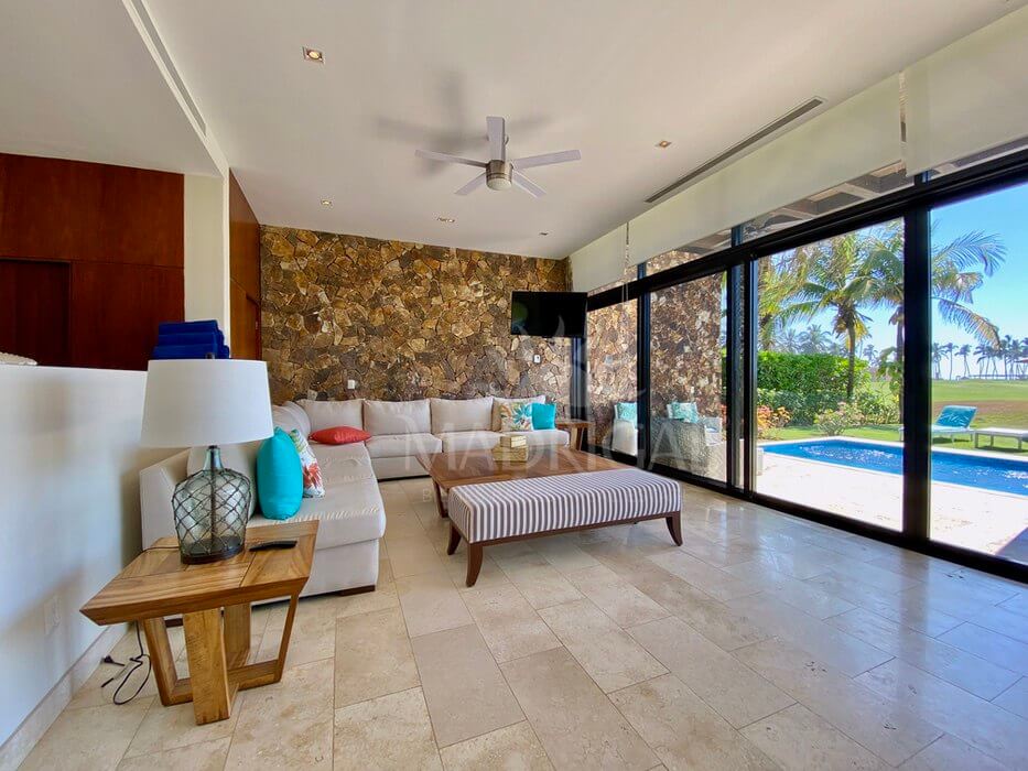 Residences – Villa for sale in front of the Golf course in Tres Vidas