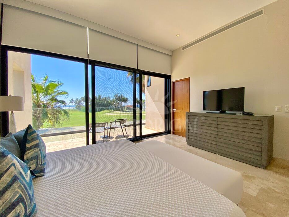 Residences – Villa for sale in front of the Golf course in Tres Vidas