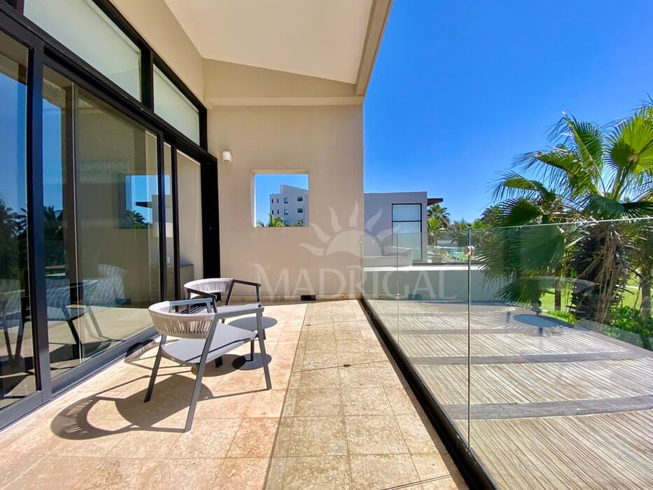 Residences – Villa for sale in front of the Golf course in Tres Vidas