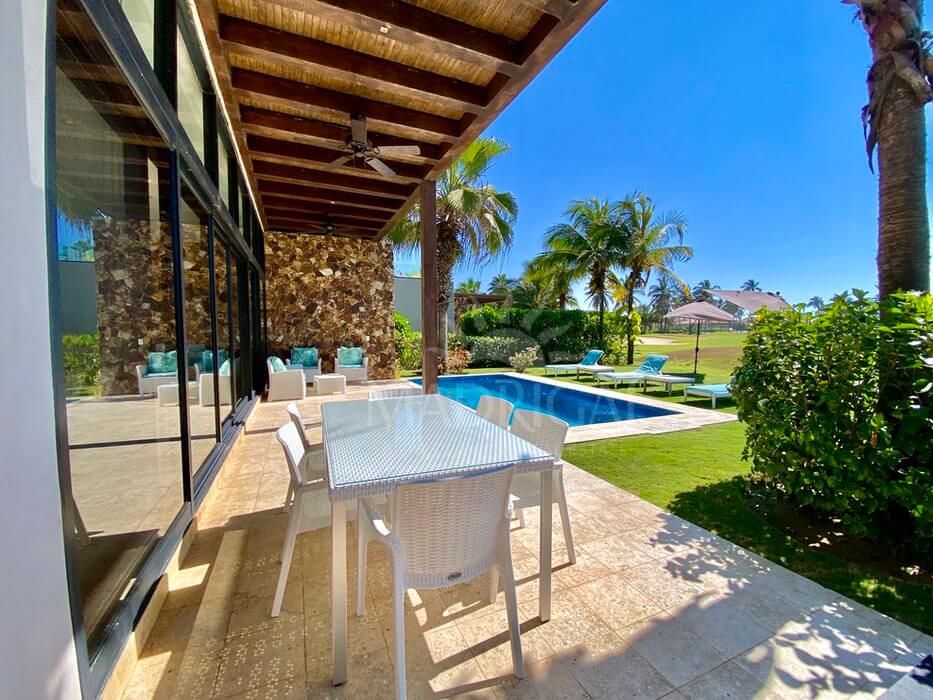 Residences – Villa for sale in front of the Golf course in Tres Vidas