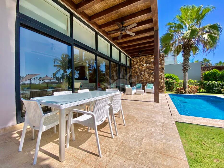 Residences – Villa for sale in front of the Golf course in Tres Vidas