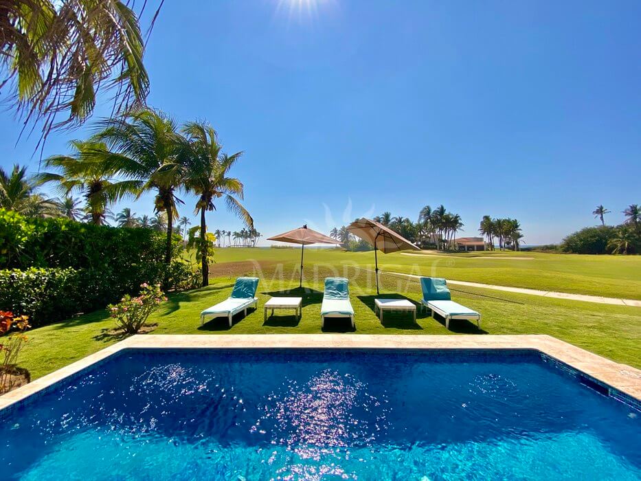 Residences – Villa for sale in front of the Golf course in Tres Vidas