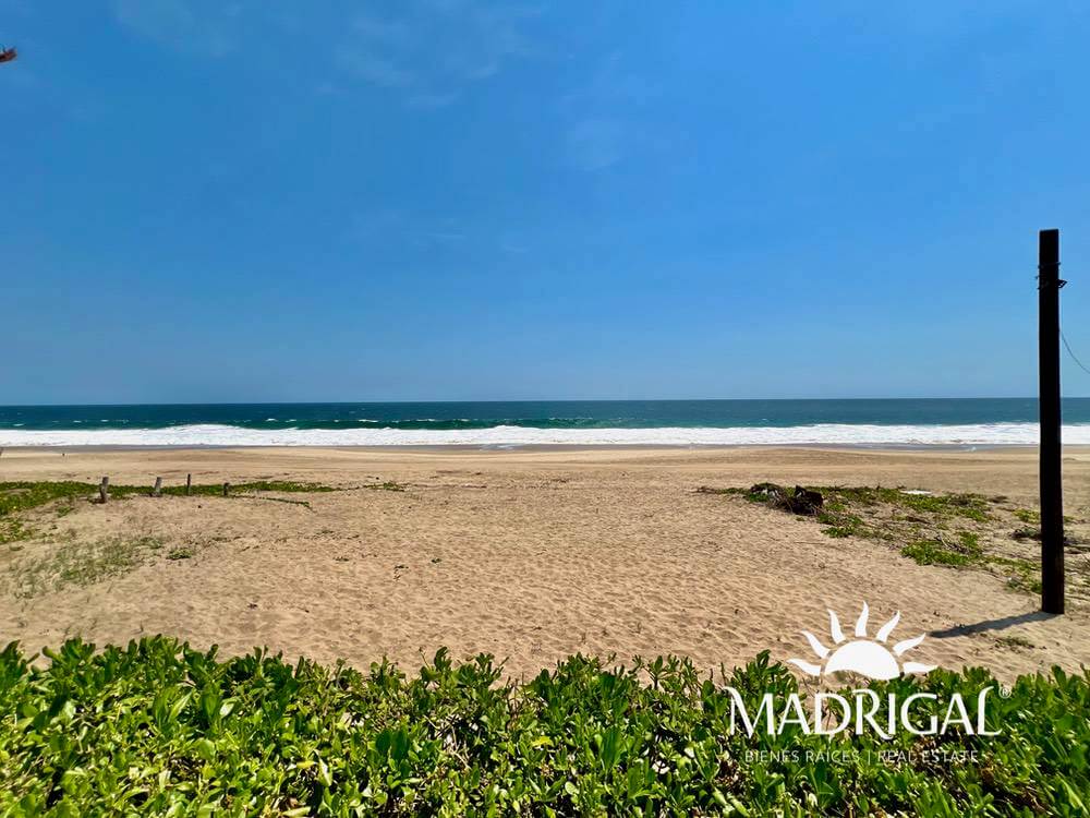 Apartment for sale in front of the beach in Pie de la Cuesta in Acapulco