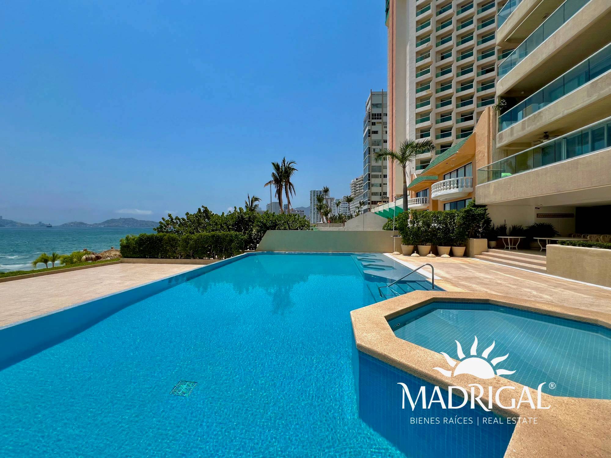 Real del Mar | Departamento en venta en la bahía de Acapulco frente a la playa