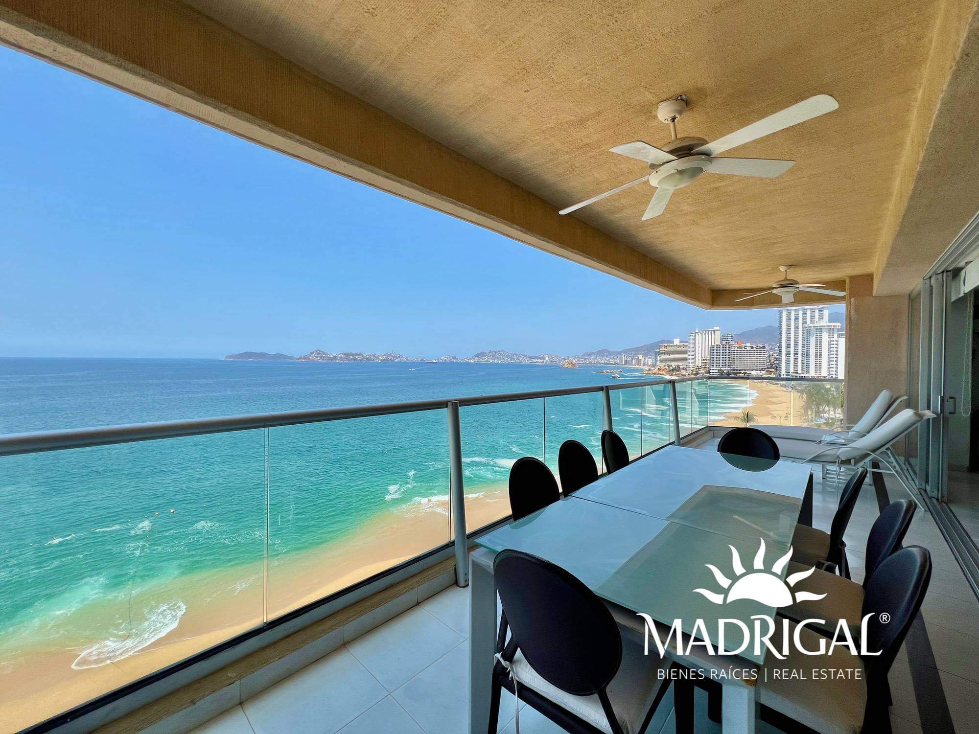 Real del Mar | Departamento en venta en la bahía de Acapulco frente a la playa