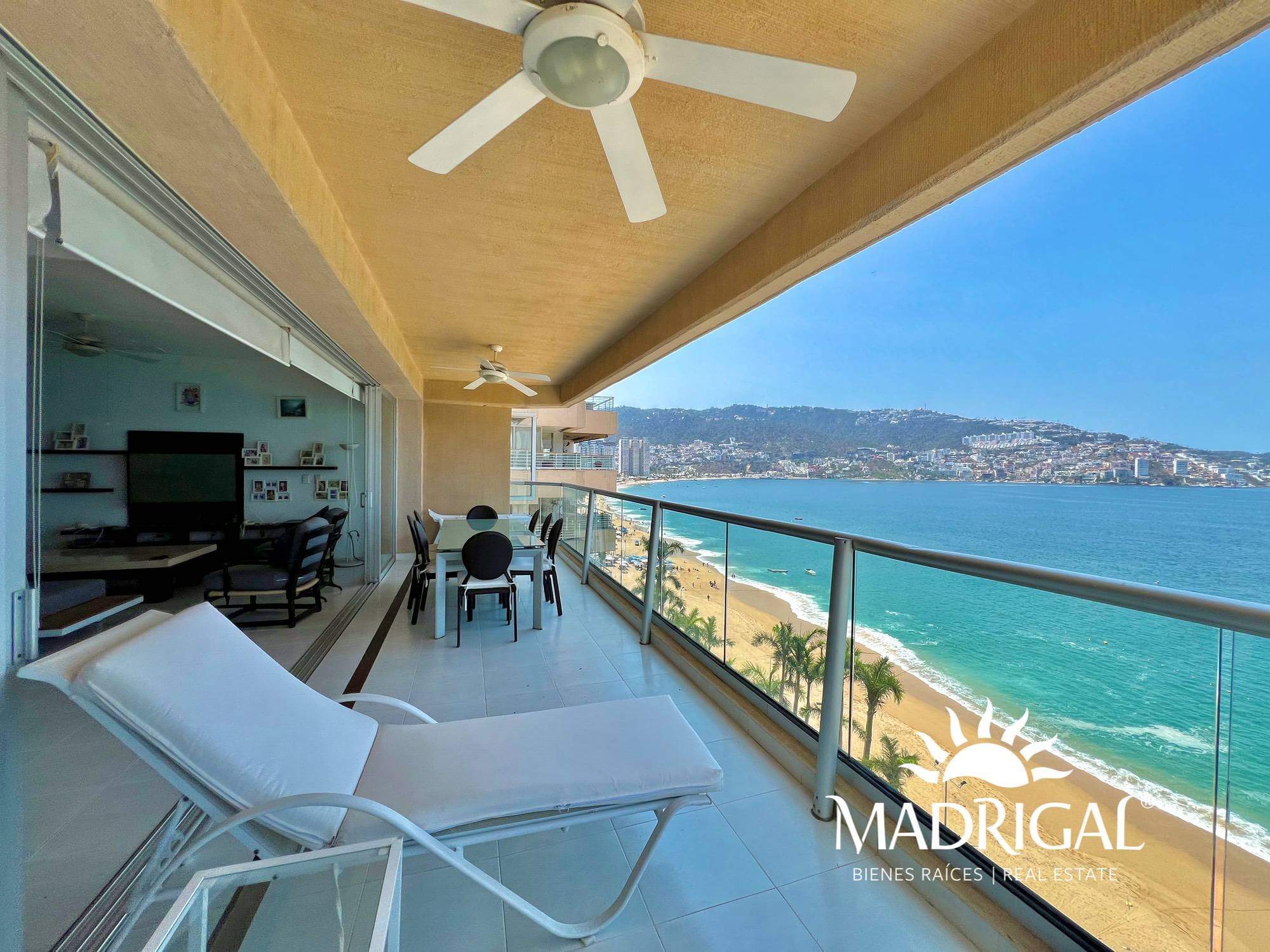 Real del Mar | Departamento en venta en la bahía de Acapulco frente a la playa