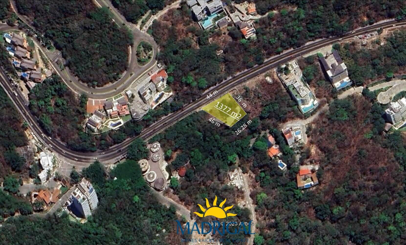 Terreno en venta de 1377 m2 sobre la Escénica con vista a Playa Diamante, con estructura para 22 departamentos en Brisas Marques