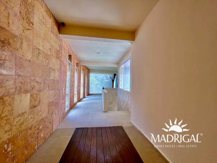 House for sale in the Brisas Marques Fractionation, with six bedrooms and all with ocean views