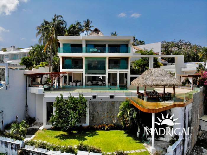 House for sale with the best view of Acapulco Bay in the Marina Brisas