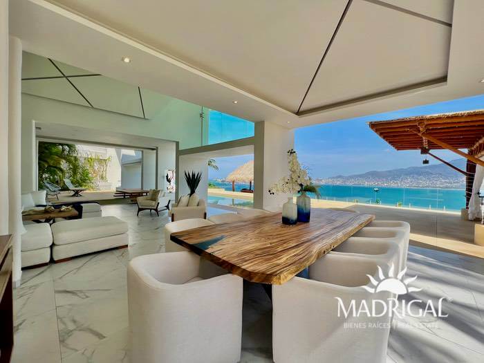 Casa en venta con la mejor vista a la bahía de Acapulco en el Fraccionamiento Marina Brisas