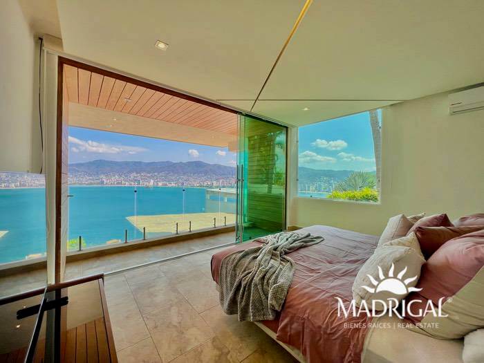 Casa en venta con la mejor vista a la bahía de Acapulco en el Fraccionamiento Marina Brisas