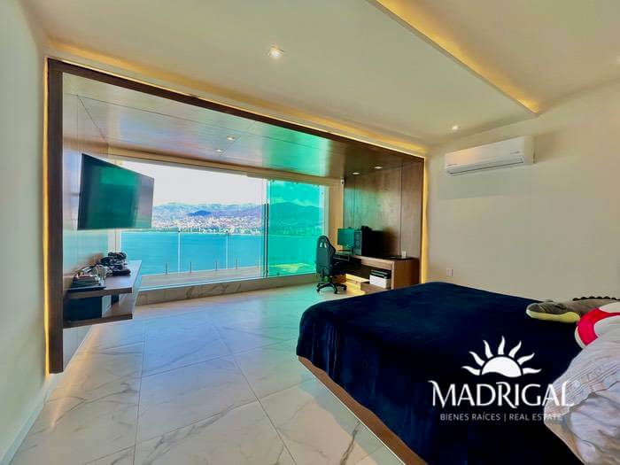 Casa en venta con la mejor vista a la bahía de Acapulco en el Fraccionamiento Marina Brisas