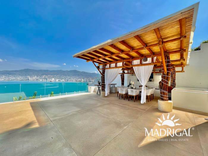 Casa en venta con la mejor vista a la bahía de Acapulco en el Fraccionamiento Marina Brisas