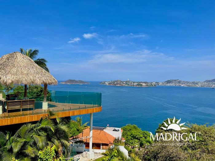 Casa en venta con la mejor vista a la bahía de Acapulco en el Fraccionamiento Marina Brisas