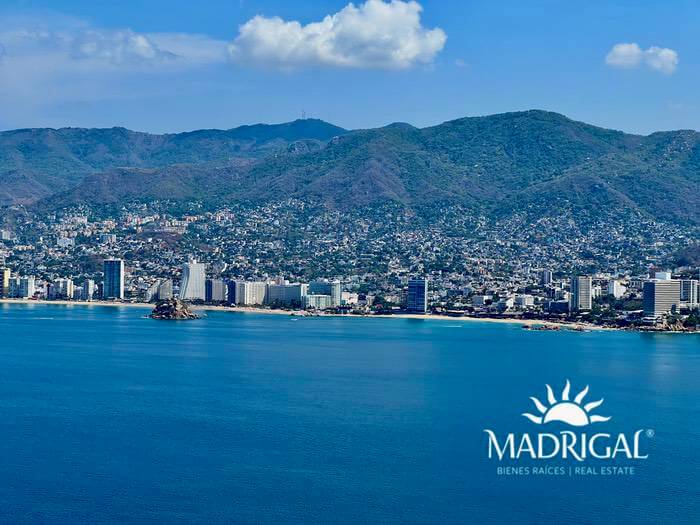 House for sale with the best view of Acapulco Bay in the Marina Brisas