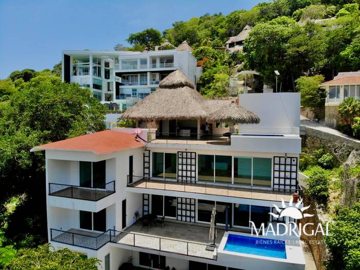 Penthouse for sale in the Acapulco Condominium in la Cima