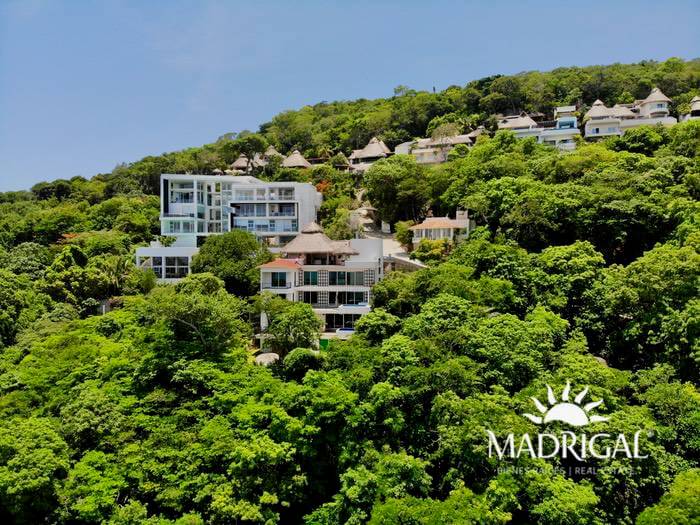 Penthouse for sale in the Acapulco Condominium in la Cima