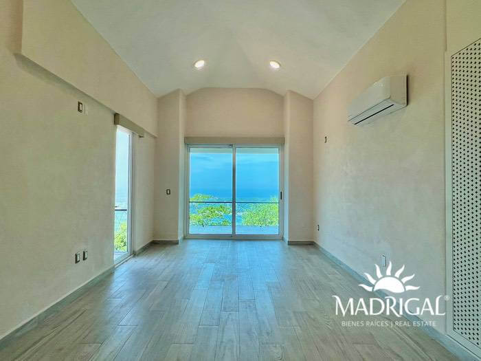 Penthouse for sale in the Acapulco Condominium in la Cima