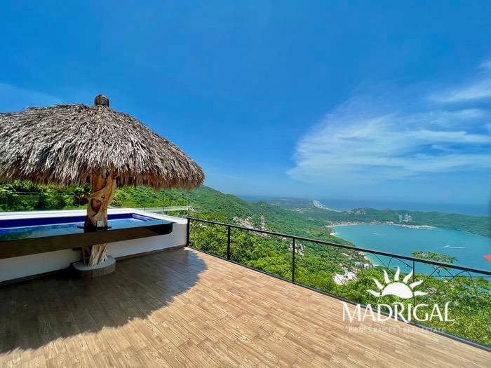 Penthouse for sale in the Acapulco Condominium in la Cima