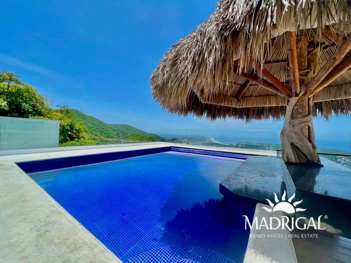 Penthouse for sale in the Acapulco Condominium in la Cima