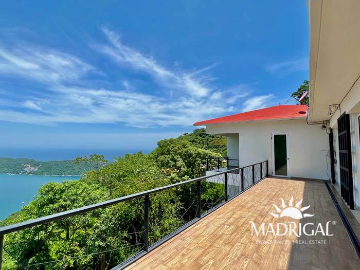 Penthouse for sale in the Acapulco Condominium in la Cima