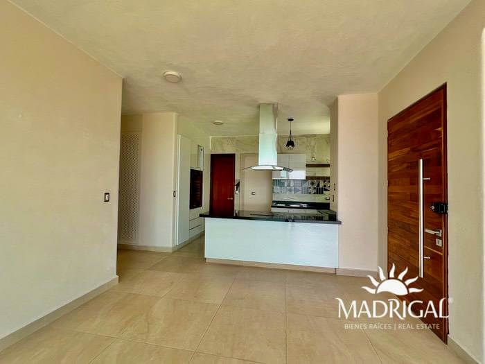 Penthouse for sale in the Acapulco Condominium in la Cima